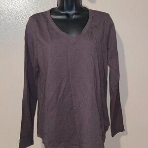 A522987** Candance Cameron Bure Long Sleeve V-Neck Top